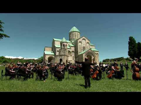 ბაგრატის ტაძრის ეზოში შესრულებული საქართველოს ჰიმნი