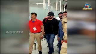 Jr NTR And SS Rajamouli At Vizag Airport | #RRR | NTV Entertainment