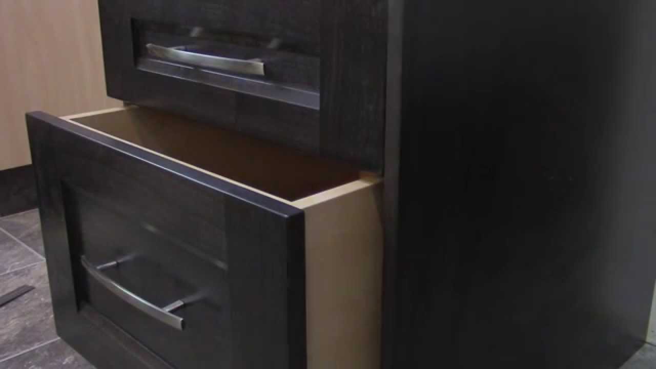de Instalacion de manijas en una cajonera o mueble de una cocina de Instalacion de manijas en una cajonera o mueble de una cocina