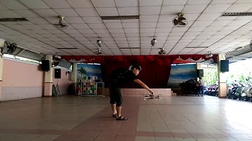 Self-leveling quadcopter