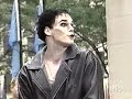 Capture de la vidéo Michael C.  Hall - "Willkommen" From Cabaret (Today 2-Sept-2000)