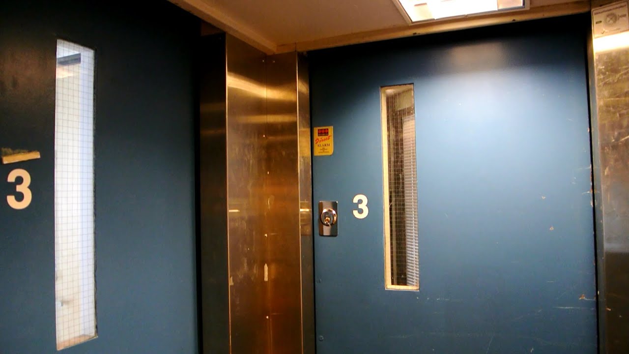 1971 Torvald Sætre (Stahl) traction elevator (mod by Heis-Tek) @ Skippergata 41-47, Tromsø, Norway