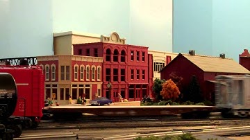 O Gauge 3 Rail Train Layout - SP Action - OOPS!! Watch out!! MTH Protosound 1, QSI QS2+.mp4