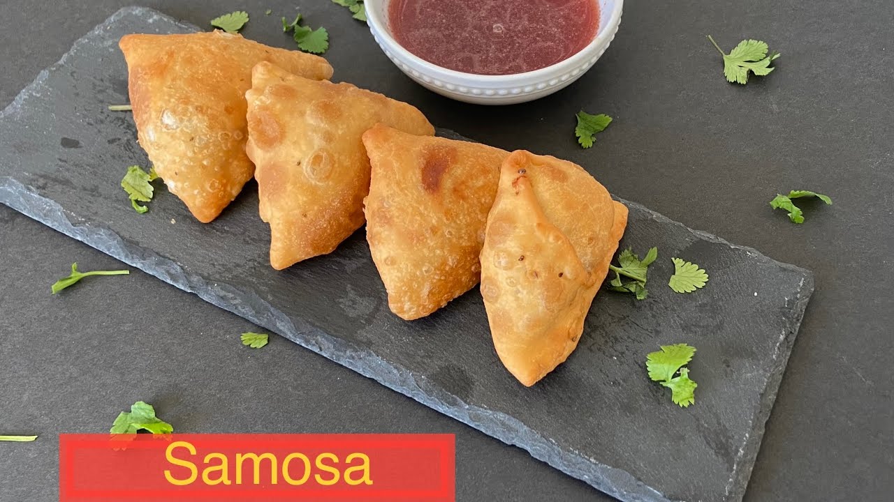 Vegetarian Aloo Samosa Or Samosas Indian Special Traditional Street Food  Famous Indian Punjabi Samosa Filled With Spicy Boiled Potato Mixture Served  With Green And Red Chutneys Copy Space Stock Photo - Download