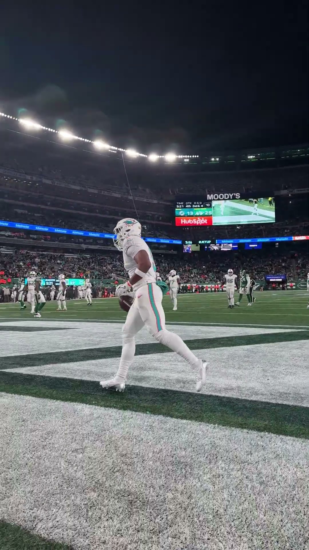 A record-setting touchdown for Jonnu Smith ?