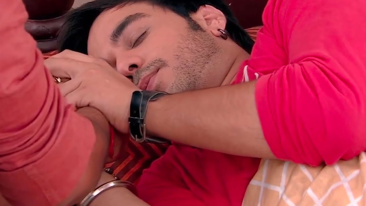 नींद में ये क्या हरकत की अपनी गर्लफ्रेंड के साथ। #serial #comedy #drama 