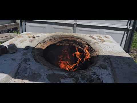 خبز بالسمسم بتنور الطين واحجيلكم شصار ويايه من بنيت التنور وليش الشرطه تدخلت وجوله ممتعه بالحديقه