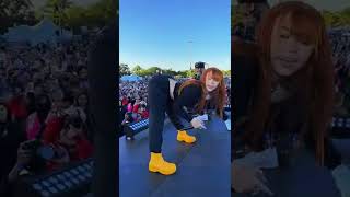 Video thumbnail of "Ice Spice Finally Twerking On Stage is Hilarious  😲😲😲"