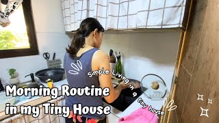 MORNING ROUTINE IN MY TINY HOUSE 🏡 Cooking breakfast • Tidying up • Busy morning #morningroutine 