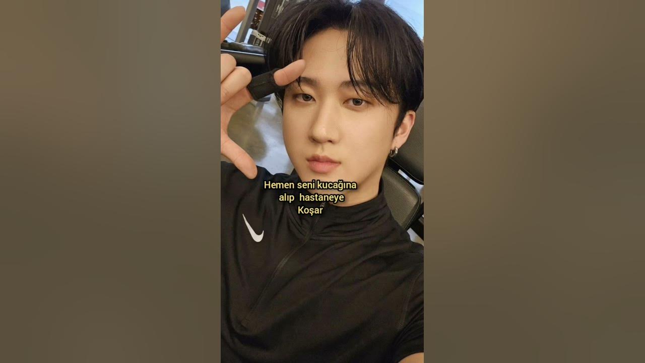 9 участница стрей кидс. Группа stray kids 2022. Корейская группа stray kids. Наушники stray kids. 9 участница стрей кидс.