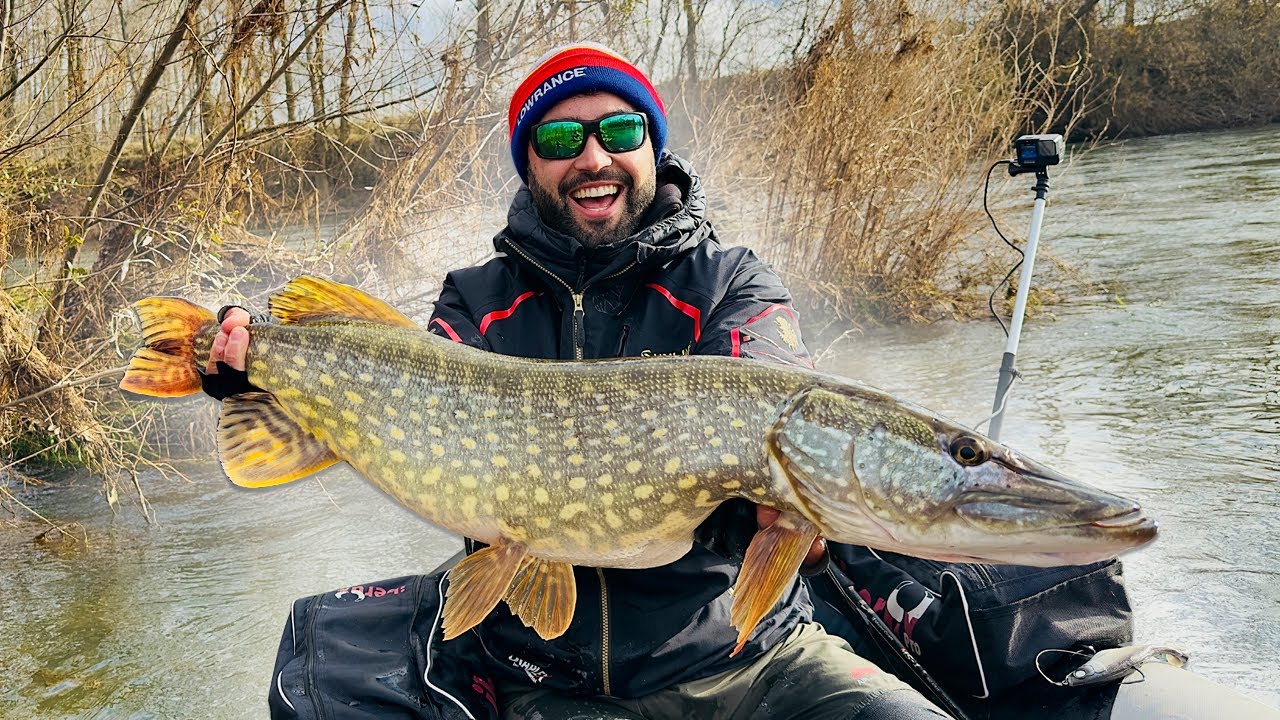 PESCANDO LUCIOS en RIO a 0ºC