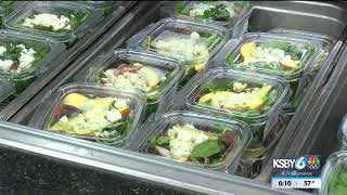 Grocery stores with hot, salad bars change procedures