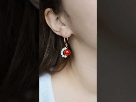 Сережки Корал  + Перли d-10х4,5мм+- фур-ра гіп-ний сплав колір золото L-36мм, видео 1