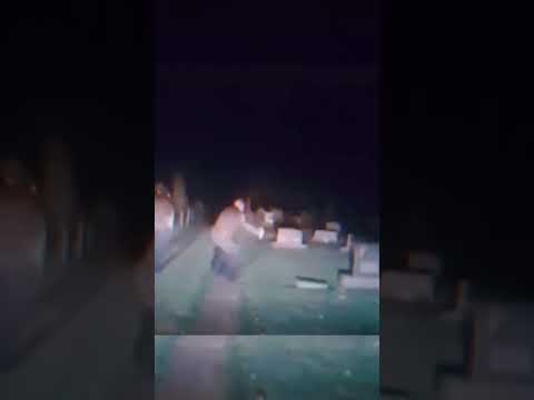 policías salen asustados