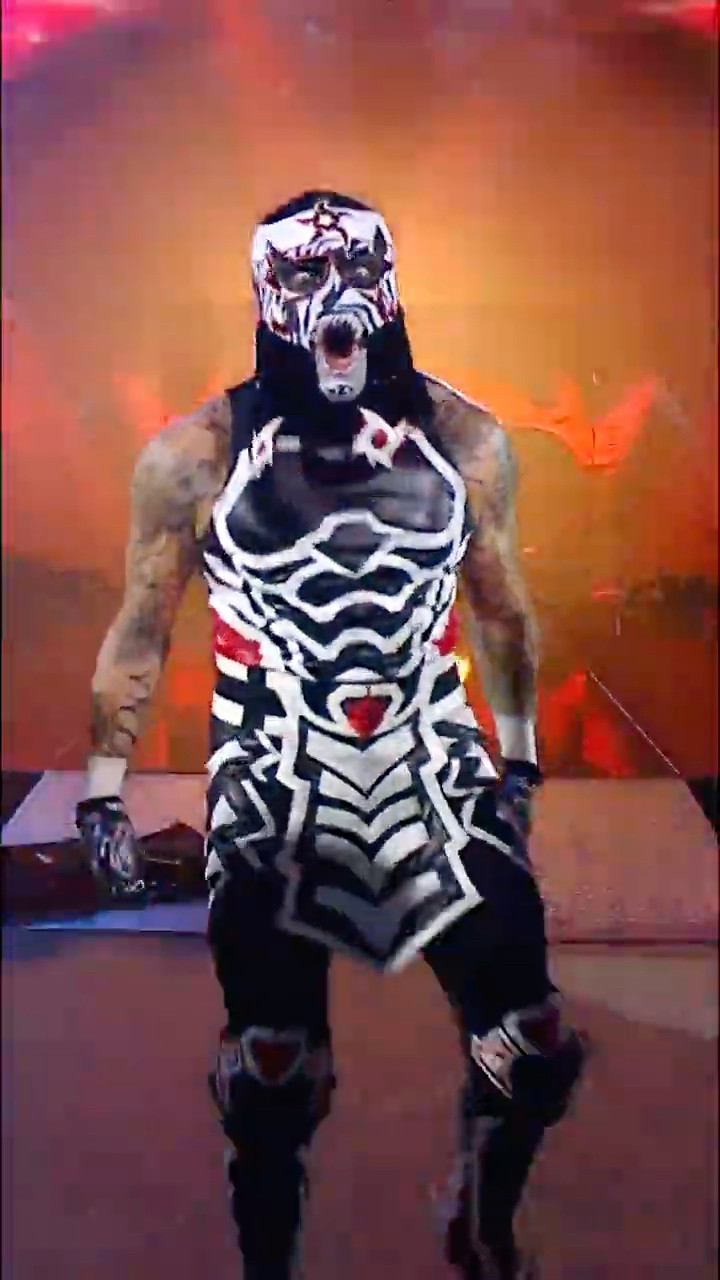 Penta has arrived on #RawOnNetflix! ??? #WWERaw