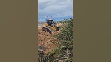 Good Operator Clearing Soil By Bulldozer SHANTUI #machines_tv #constructionequipment