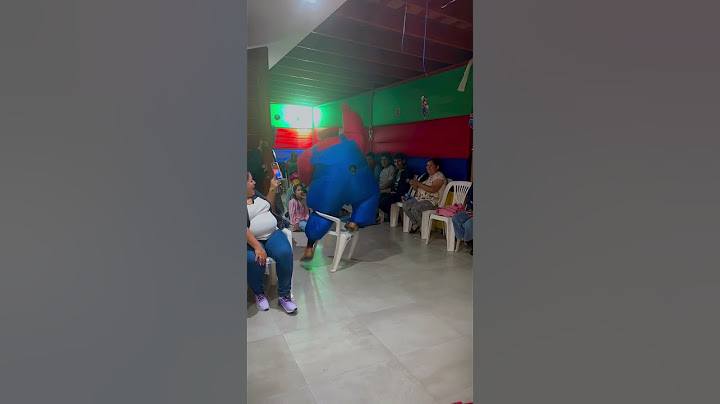 Bájate, bájate, bájate, se va caer y se cayó. 🥹. #caidagraciosa #contenido #show #caida #risas