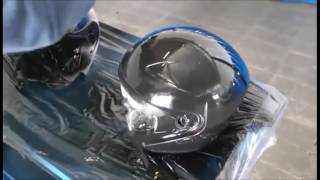 TUTORIAL APPLICAZIONE FULL DIP NERO OPACO PELLICOLA WRAPPING SPRAY MATT  BLACK SU CASCO - YouTube