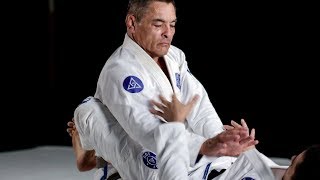 Basic guard pass, by Rickson Gracie