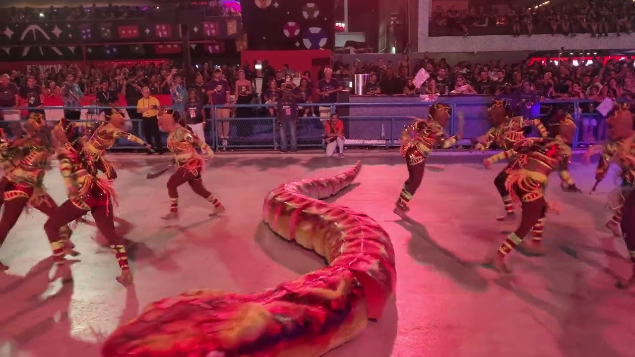 Unidos do Viradouro: Comissão de Frente e Casal (8K)