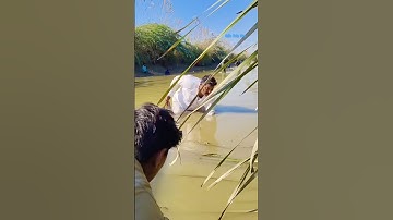 Cá Lớn - dùng tấm Vải bẫy đàn Cá ẩn nấp gần bờ 😱 #khacthuyvlogg