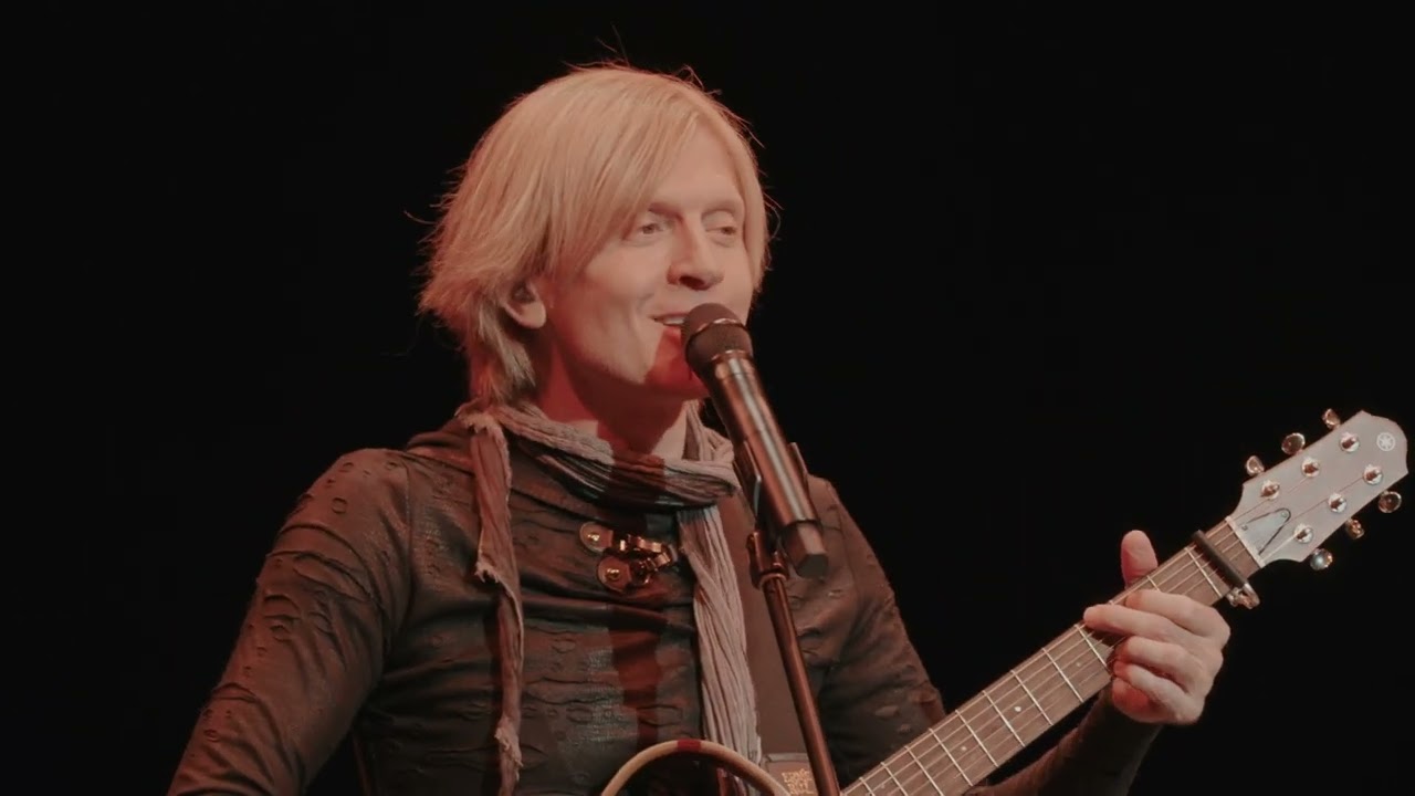 John Kelly sings again the iconic song  