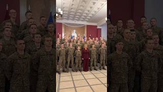 Ministru kabinetā viesojas Nacionālo bruņoto spēku Valsts aizsardzības dienesta karavīri