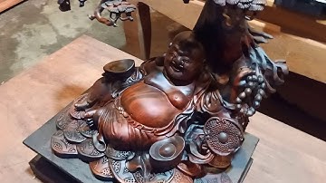 Di lặc tựa gốc Tùng, giá hơn 4 triệu. Gỗ Trắc đỉnh cao.