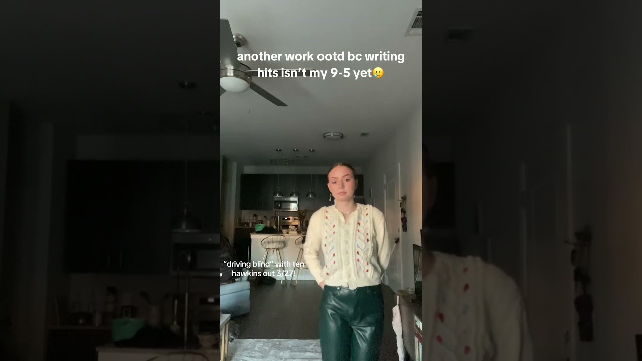 Regardez work fit + my new song sur YouTube Regardez work fit + my new song sur YouTube