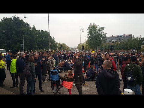 Klimaatactivisten bezetten Amsterdamse Stadhouderskade