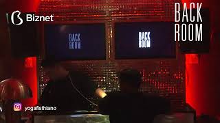 BACKROOM #1507  YOGA FISTHIANO