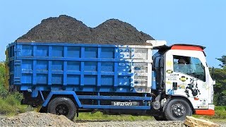 SUPER Overloaded Dump Truck Excavator Kobelco SK200-10 Moving Loading Sand