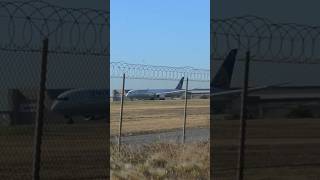 United Airlines Boeing 787-9 Dreamliner (N24974) taking off from Melbourne Airport