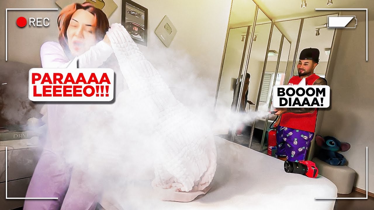 ACORDANDO MINHA NAMORADA COM O EXTINTOR 🧯!! 😂😂 * agora ela me expulsa da casa dela *