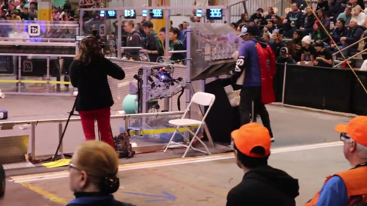 74 Solo Points! FRC 2025 Port Hueneme Regional Playoffs 13 - Team 3255 (Close Up)