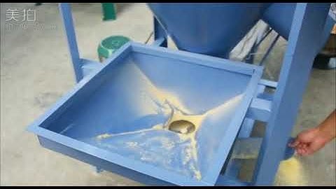 Animal feed mixer and grinder