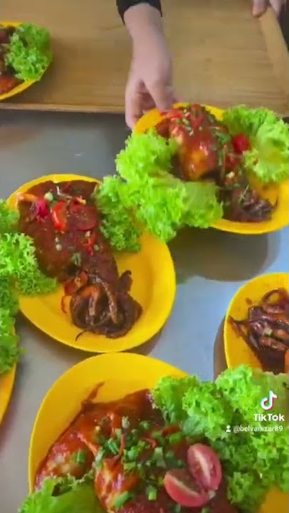 jualan boleh sama tapi rezeki beda boss...