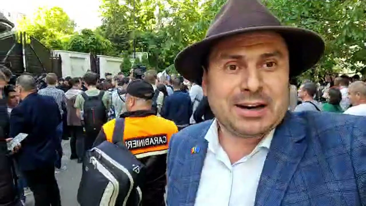 Dodoniștii AGRESIVI sar la BATAIE și FURĂ lucrurile personale