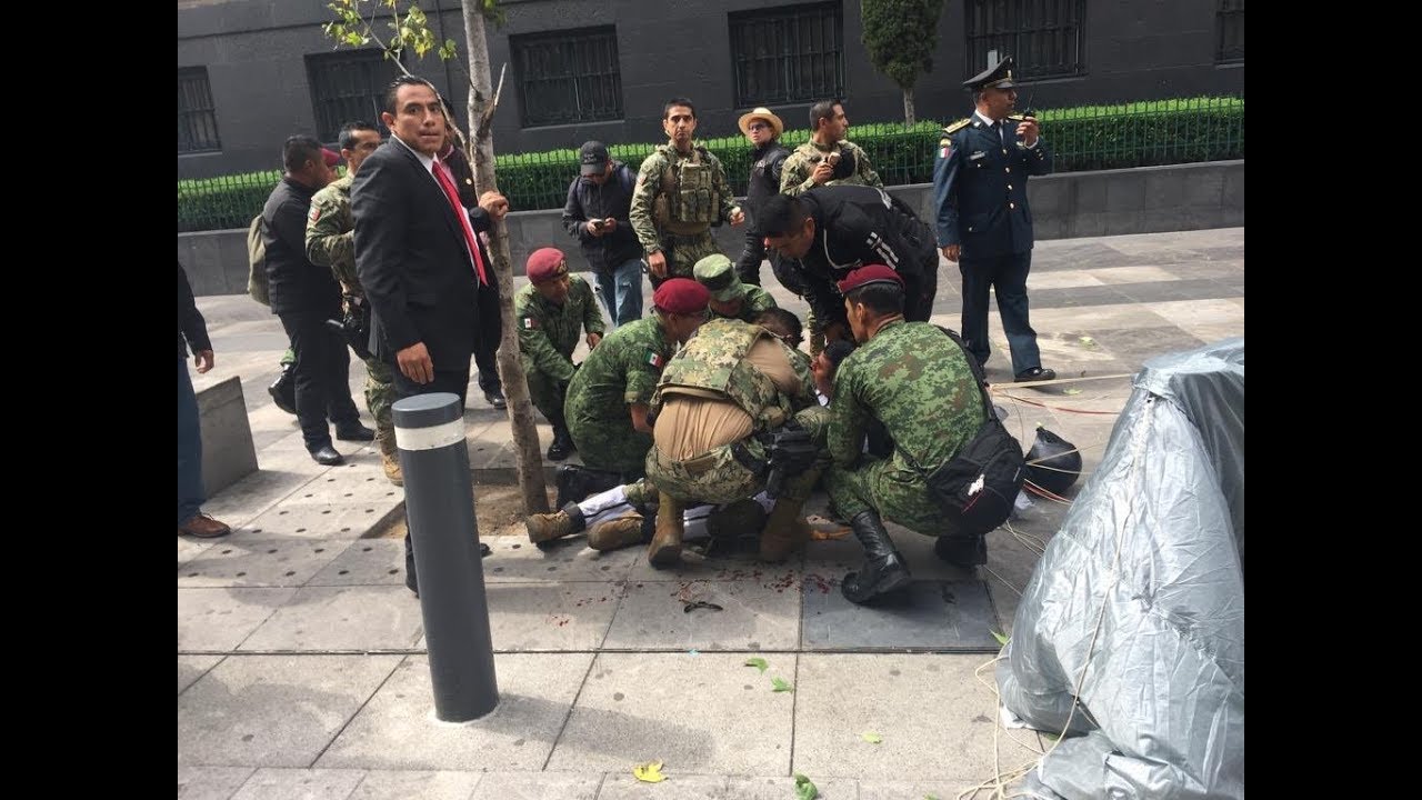 PARACAIDISTA ACCIDENTADO DURANTE DESFILE MILITAR censuration definition