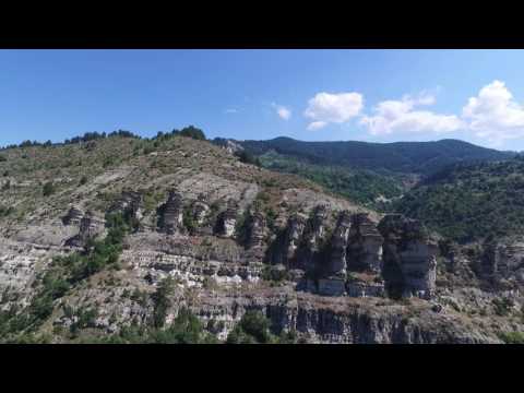 Видео: 60 умопомрачителни скални образувания от цял свят [PICs] - Matador Network
