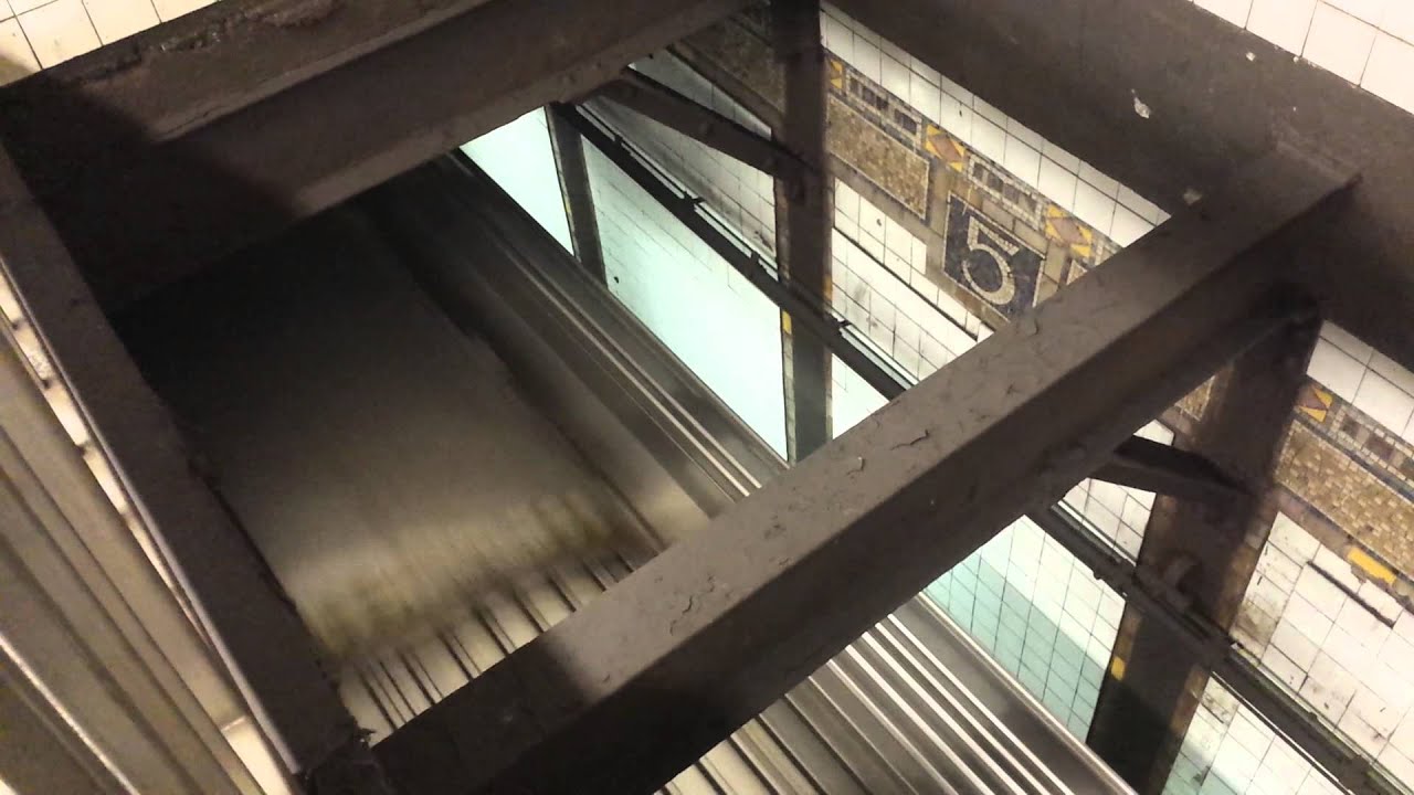 video phone beyonce mp3 Subway moving New York December 2014