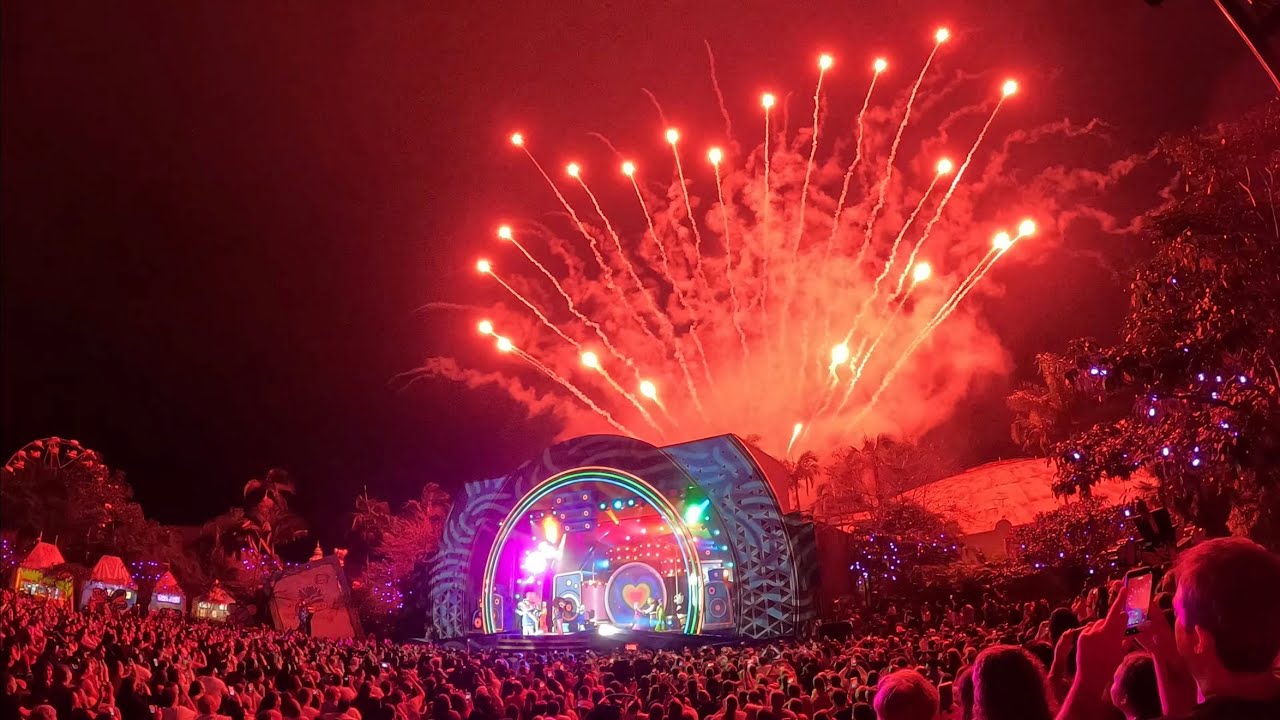 Show de encerramento do BETO CARRERO WORLD com FOGOS DE ARTIFÍCIO “No Ritmo de Trolls”