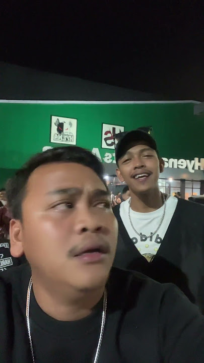Orang Jawa nyanyi lagu Lampung