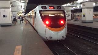 1526次區間快車新左營站停車(JR四國彩繪)