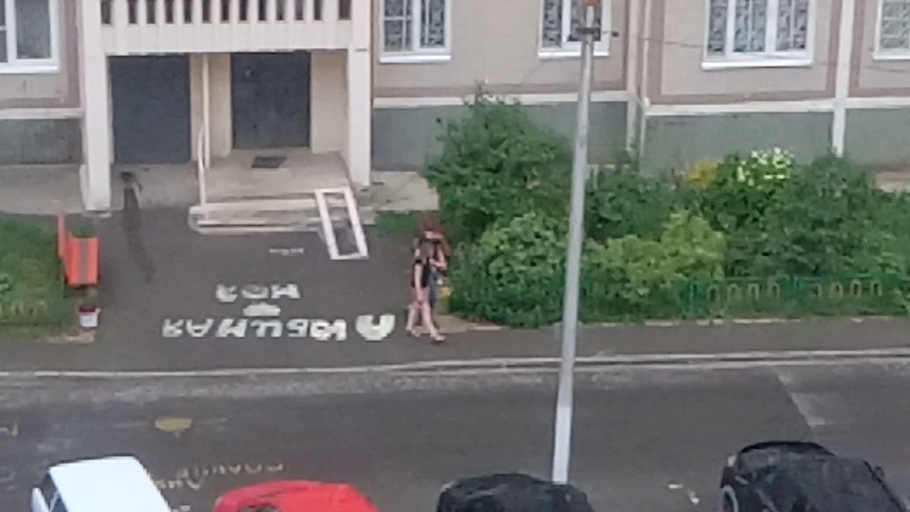 Пьяная баба в машине