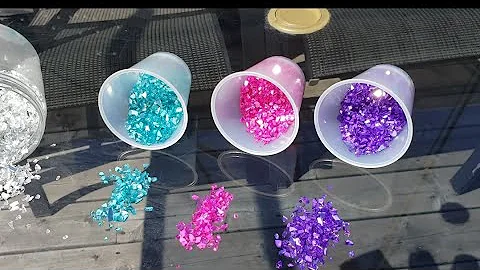 How do you dye crushed glass?