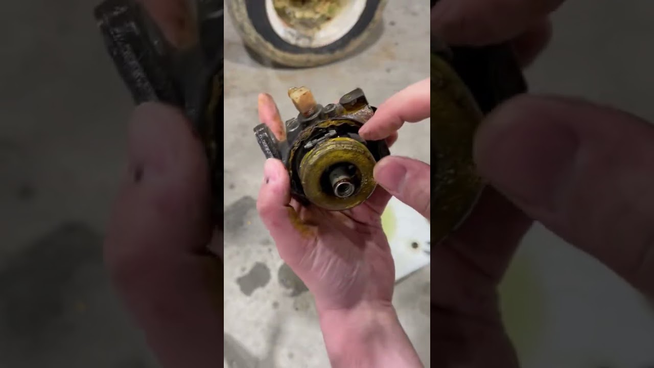 Craigslist rebuilding our vintage cub cadet tractors carburetor 