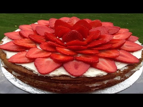 how-to-decorate-strawberry-cake---طريقة-تزيين-كيك-الفراولة