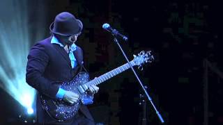 Jonny Java Mantra performing Nature Boy
