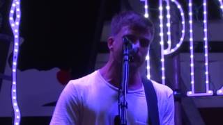 Vídeo de From What I Understand (acoustic)
